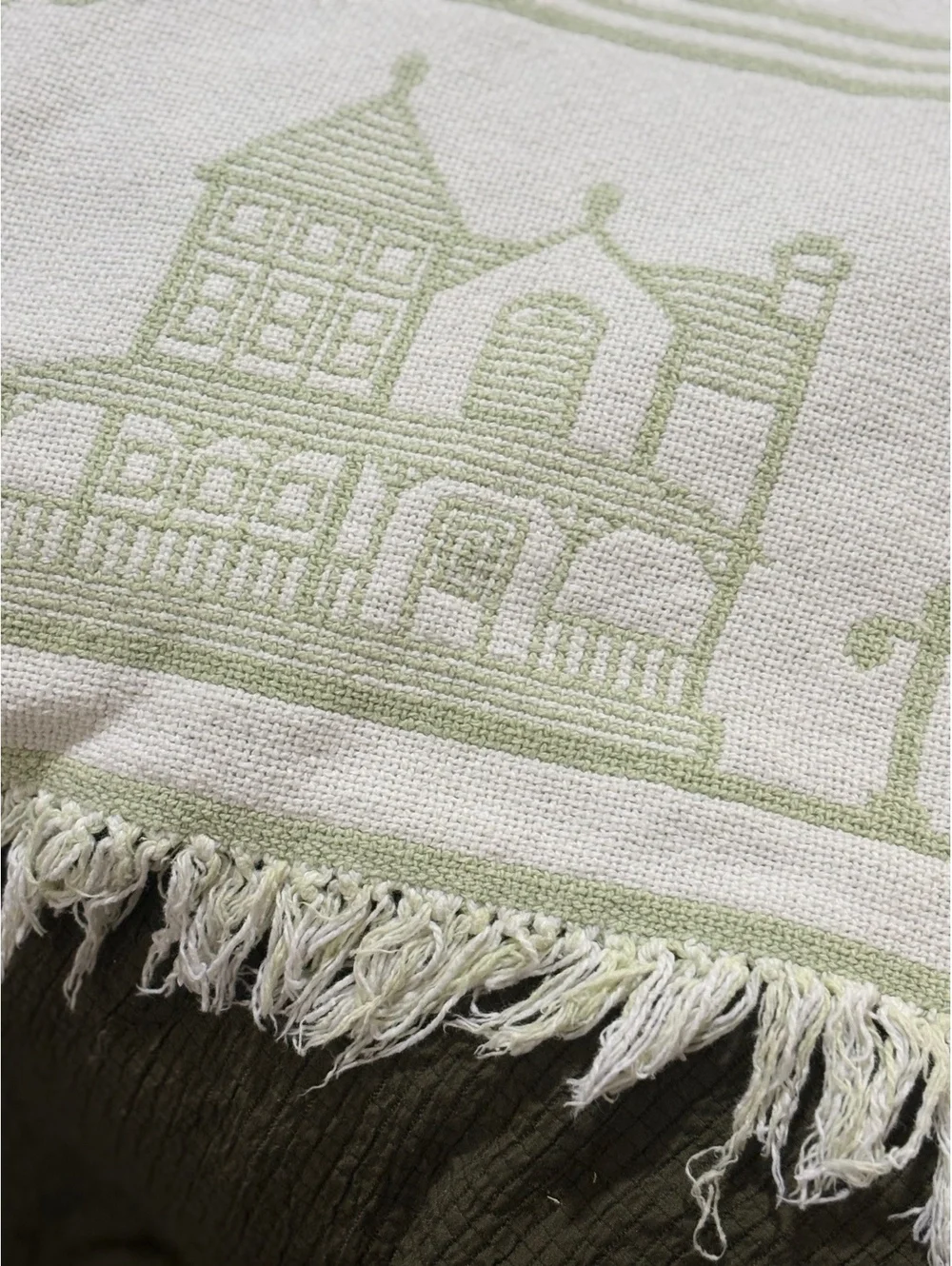 Vintage Style Woven Throw Blanket with Heart and House Motif